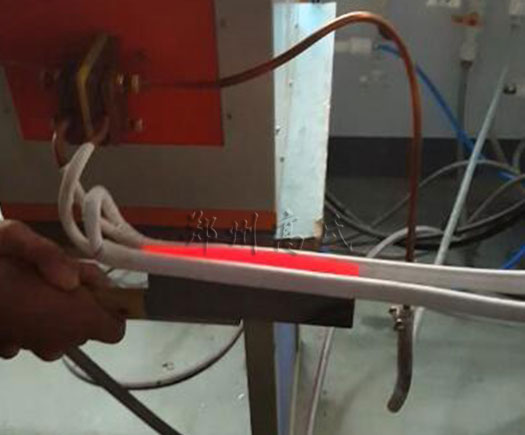 超高頻淬火設備對菜刀進行感應淬火熱處理