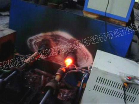 利用高頻淬火機(jī)對(duì)無(wú)縫鋼管進(jìn)行退火熱處理