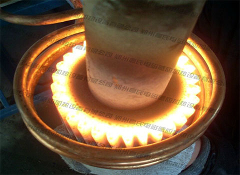 高頻淬火設(shè)備對齒輪進(jìn)行感應(yīng)淬火